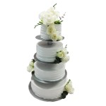 Tort weselny biały na stelażu wzór Tzk13 | białe róże i frezje