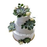 Tort weselny piętrowy biały wzór Tzk19 | kremowe róże i sukulenty