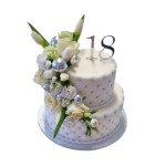 Tort piętrowy pikowany wzór Tzk26 | srebrne kule, róże i tulipany