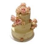 Tort weselny piętrowy wzór Tzk33 | makaroniki, pudrowe róże i złoto