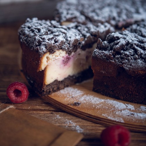 Sernik pieczony z malinami