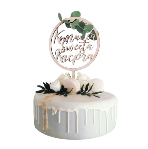 Tort komunijny wzór Tk15 | Drip Cake z jadalnym złotem, makaronikami i żywymi kwiatami